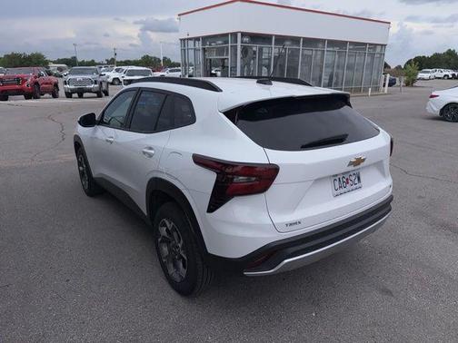 Summit White 2025 Chevrolet Trax LT