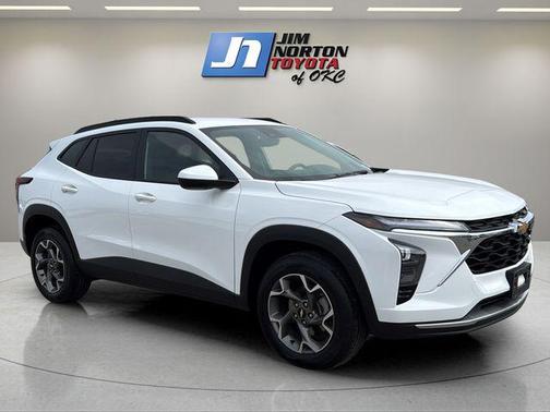 Summit White 2025 Chevrolet Trax LT