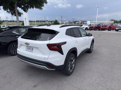 Summit White 2025 Chevrolet Trax LT