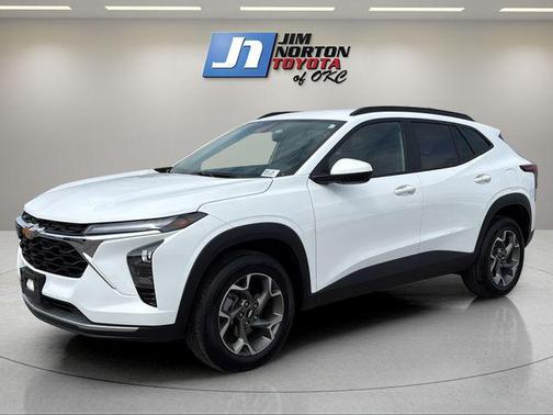 Summit White 2025 Chevrolet Trax LT