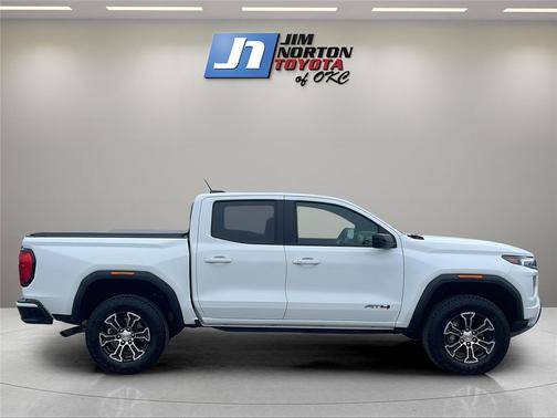 2023 GMC Canyon AT4