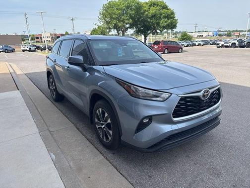 Moon Dust 2020 Toyota Highlander XLE