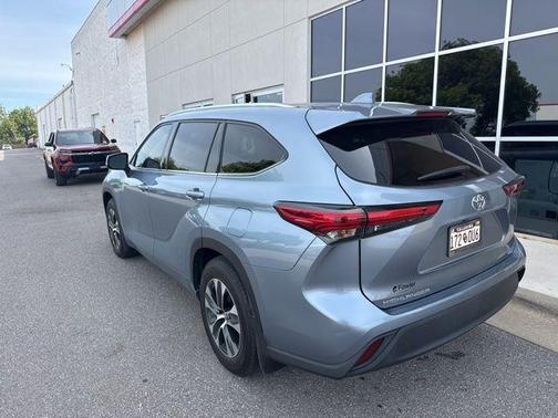 Moon Dust 2020 Toyota Highlander XLE