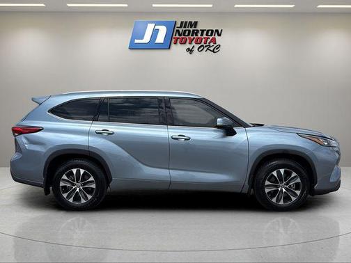 Moon Dust 2020 Toyota Highlander XLE
