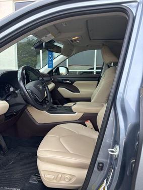 Moon Dust 2020 Toyota Highlander XLE
