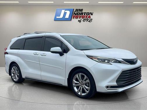 2024 Toyota Sienna Platinum