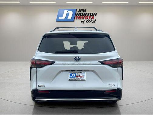 2024 Toyota Sienna Platinum