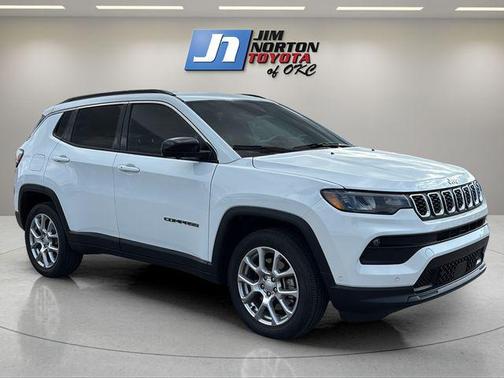 Bright White Clearcoat 2024 Jeep Compass Latitude Lux