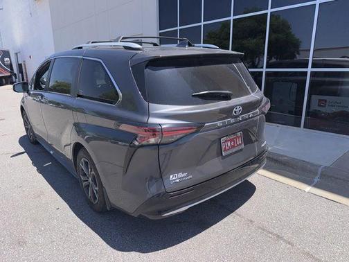 Magnetic Gray Metallic 2025 Toyota Sienna Platinum