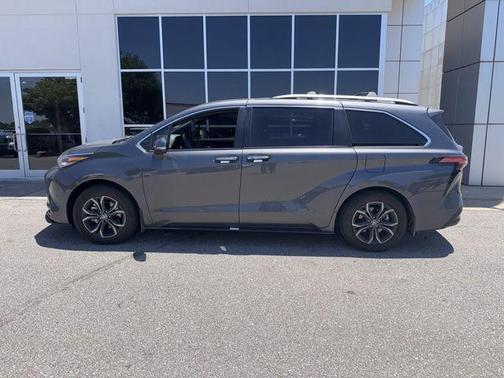 Magnetic Gray Metallic 2025 Toyota Sienna Platinum