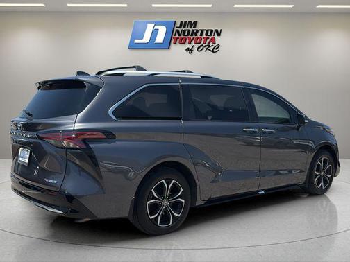 Magnetic Gray Metallic 2025 Toyota Sienna Platinum