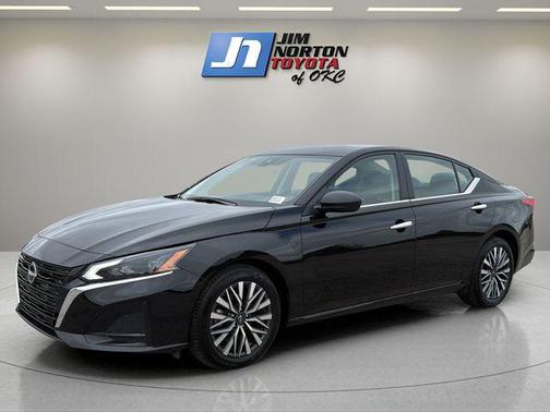 Super Black Clearcoat 2025 Nissan Altima 2.5 SV