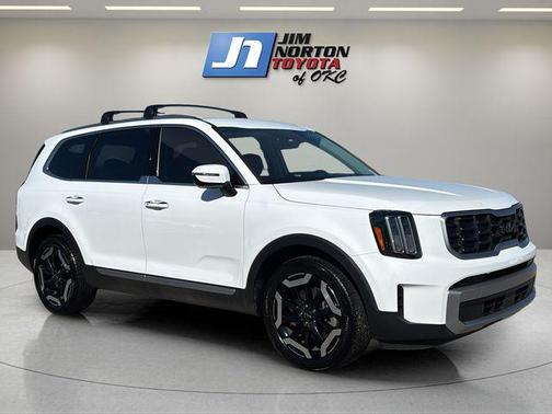 Glacial White Pearl 2023 Kia Telluride S
