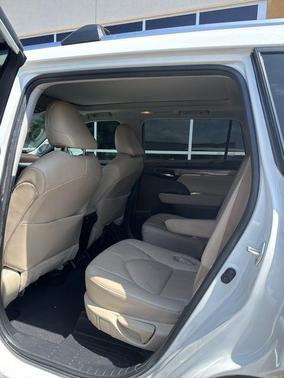 Blizzard Pearl 2021 Toyota Highlander Platinum