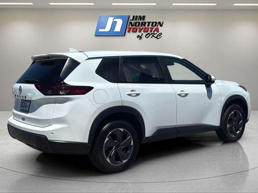 Everest White Pearl 2025 Nissan Rogue SV