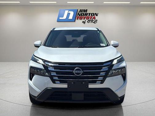 Everest White Pearl 2025 Nissan Rogue SV