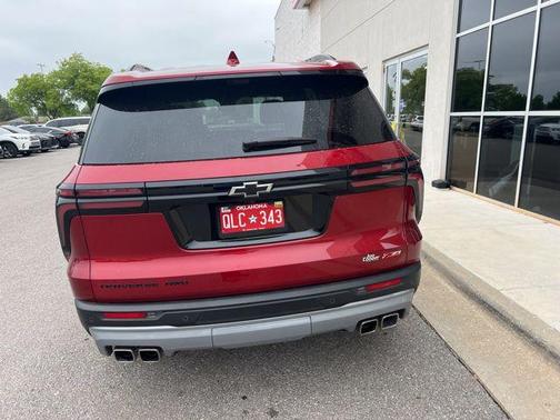 Radiant Red Tintcoat 2025 Chevrolet Traverse AWD Z71