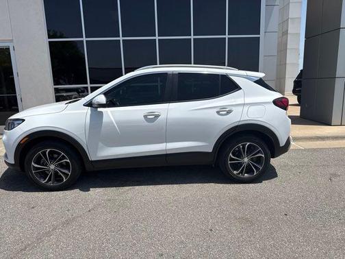 Summit White 2022 Buick Encore GX Select