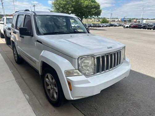 Bright White Clearcoat 2011 Jeep Liberty Limited