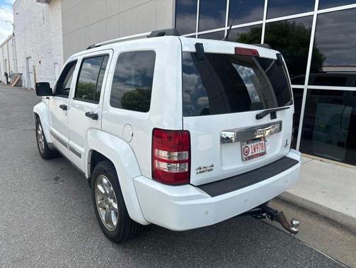 Bright White Clearcoat 2011 Jeep Liberty Limited