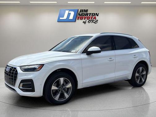 Ibis White 2023 Audi Q5 Prestige 40 TFSI quattro S tronic