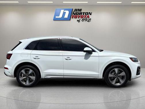 Ibis White 2023 Audi Q5 Prestige 40 TFSI quattro S tronic