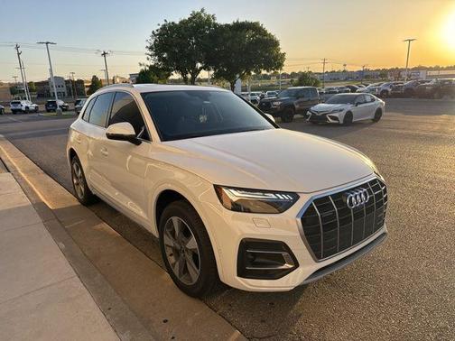 Ibis White 2023 Audi Q5 Prestige 40 TFSI quattro S tronic