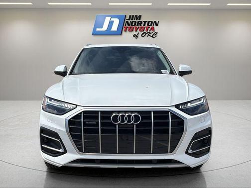 Ibis White 2023 Audi Q5 Prestige 40 TFSI quattro S tronic