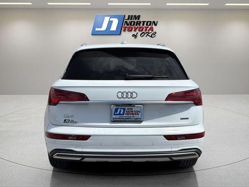Ibis White 2023 Audi Q5 Prestige 40 TFSI quattro S tronic