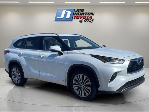 2023 Toyota Highlander Hybrid Platinum