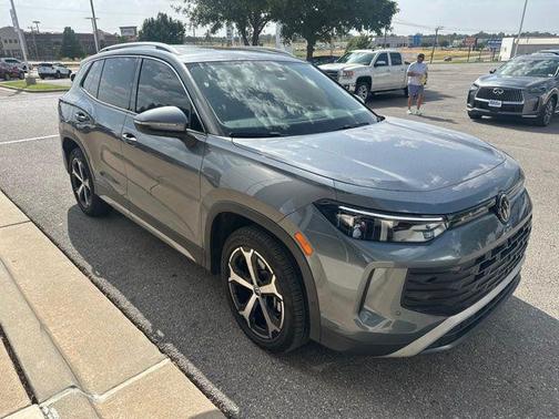 Platinum Gray Metallic 2025 Volkswagen Tiguan 2.0T SE 4MOTION