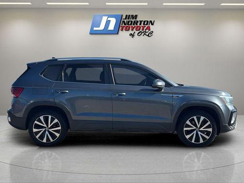 Platinum Gray Metallic 2022 Volkswagen Taos 1.5T SE
