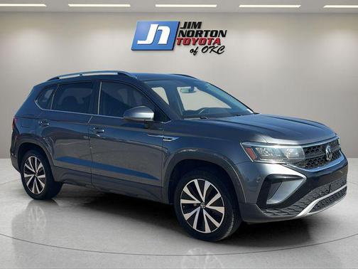 Platinum Gray Metallic 2022 Volkswagen Taos 1.5T SE