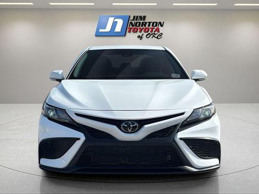 Ice Cap 2023 Toyota Camry SE