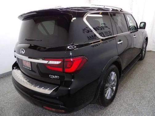 Black 2021 INFINITI QX80 Luxe