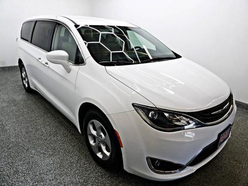 2017 Chrysler Pacifica Hybrid Touring Plus