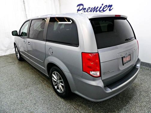 Gray 2016 Dodge Grand Caravan AVP/SE