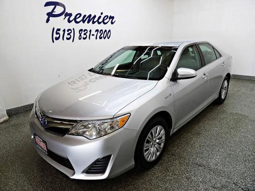 Silver 2013 Toyota Camry Hybrid SE