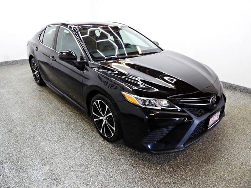 Black 2020 Toyota Camry SE