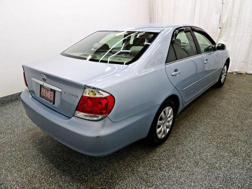 Blue 2005 Toyota Camry LE