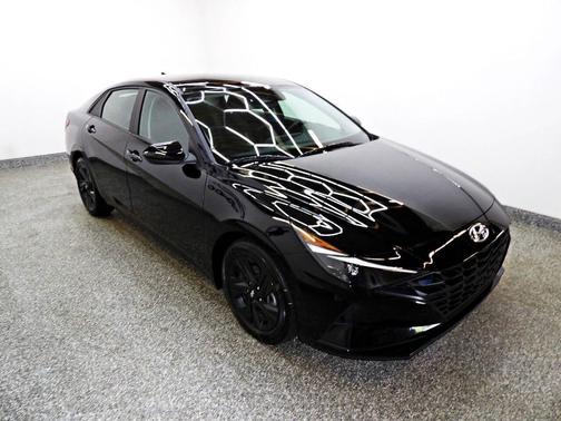Black 2023 Hyundai ELANTRA SEL