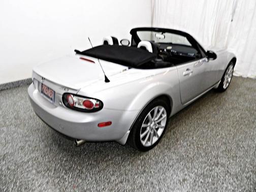 2007 Mazda MX-5 Miata Grand Touring 2dr Convertible (2L I4 6A)