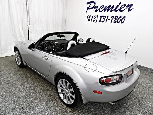 2007 Mazda MX-5 Miata Grand Touring 2dr Convertible (2L I4 6A)