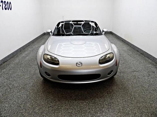 2007 Mazda MX-5 Miata Grand Touring 2dr Convertible (2L I4 6A)