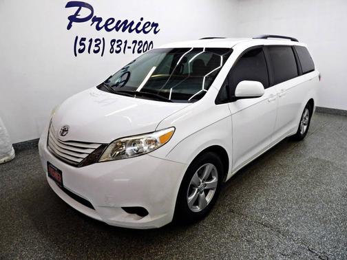 White 2015 Toyota Sienna LE