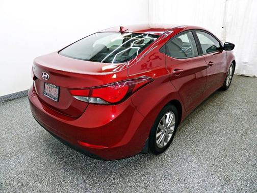 Red 2015 Hyundai ELANTRA SE