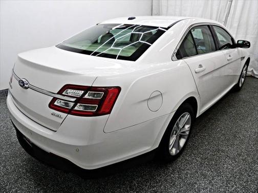2016 Ford Taurus SEL 4dr Sedan
