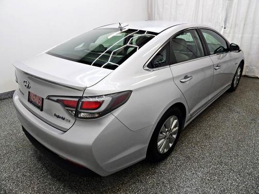 2016 Hyundai SONATA Hybrid SE