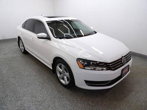 White 2013 Volkswagen Passat 2.5 SE