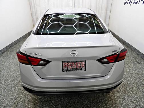 2021 Nissan Altima 2.5 SR 4dr Sedan